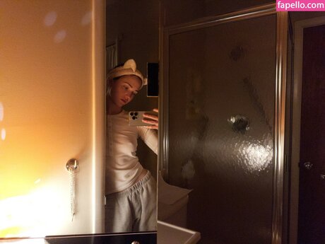 zoeplzshutup model high quality pics