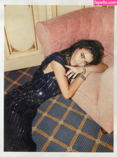 Karol Santos xxx model picture