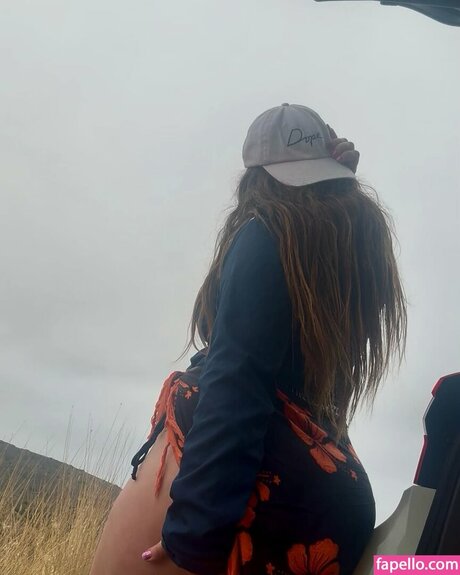 J essence_ naked model img