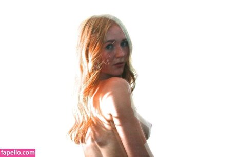 Gina Stiebitz star free pictures