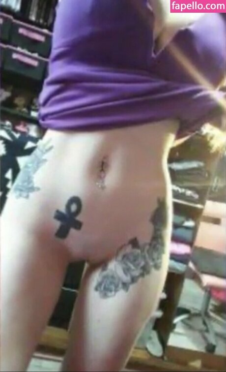 Nacha Michelson model adult pics