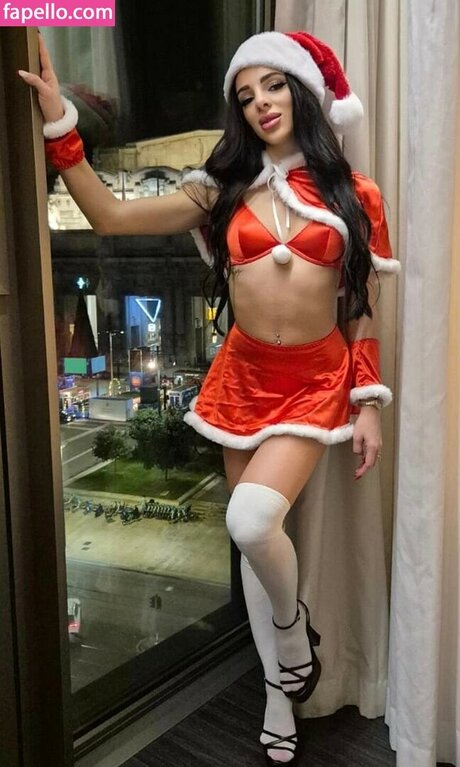 Sofia Merolli sexy model pics