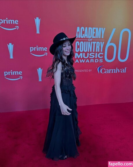 mcd00dle nude model image