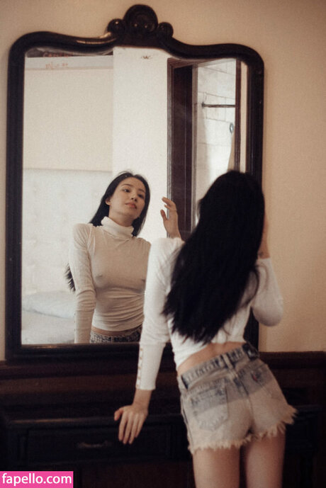 Kim Luz sexy model photo