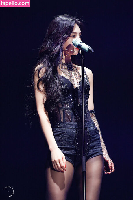 Park Soo young star hd pics