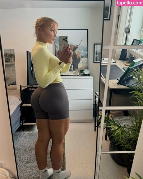 heleneelises nudes model pic