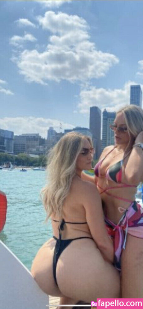 Fine Twins sexy actress galleries