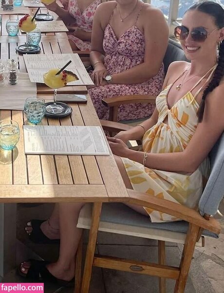 oliviarcox exclusive pornstar pic