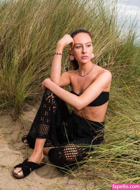 oliviarcox model erotic photos