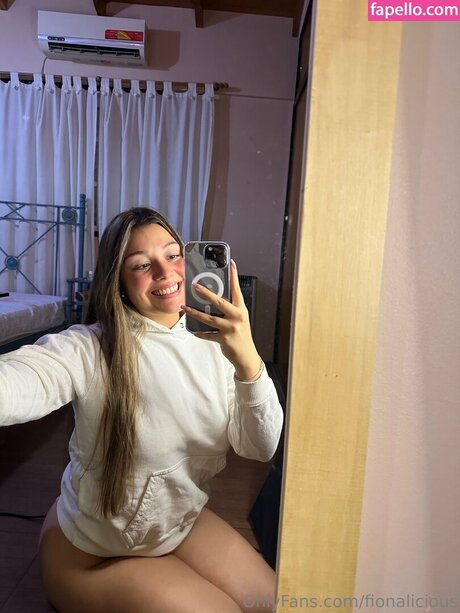 Lexi Thinks free model photo