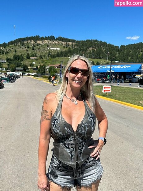 Fender Bunny star xxx photo