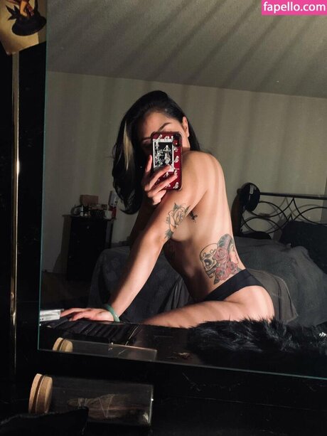 Chlo Lunaa naked pornstar pictures