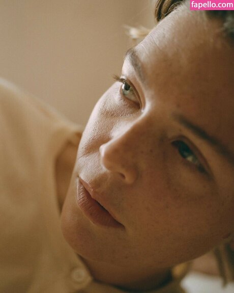 Maggie Rogers model erotic image