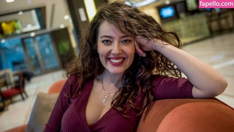 Pelin Akil adult star pictures