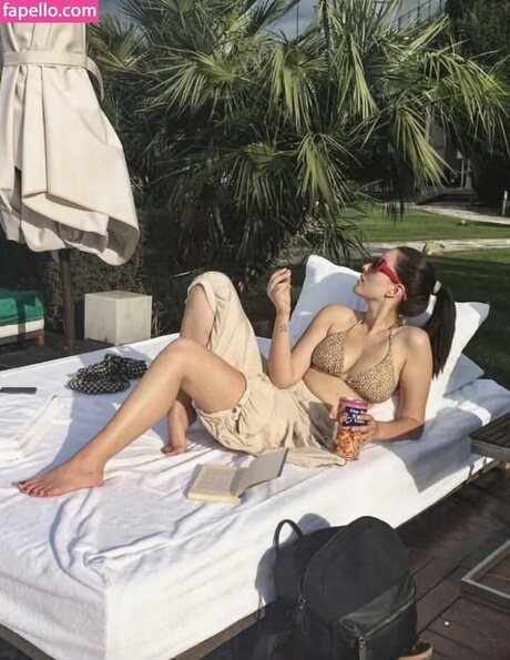 Pelin Akil pornstar pretty images