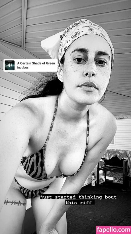 Marisa Dabice perfect model photo