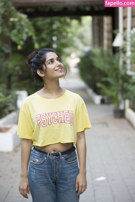 Ruhani Sharma star nice photo