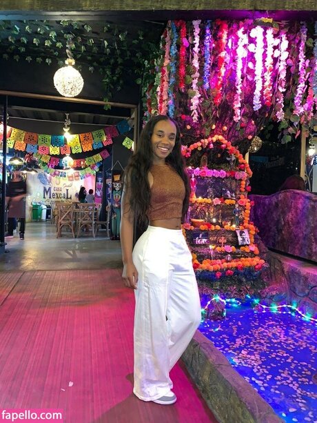 Hallybans perfect model pictures