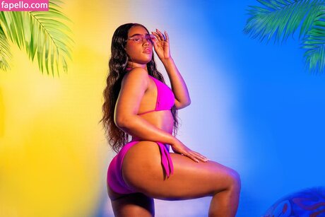 Hallybans star erotic pictures