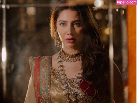 Mahira Khan exclusive model pic