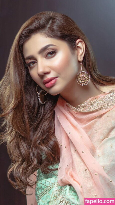 Mahira Khan sexy model img