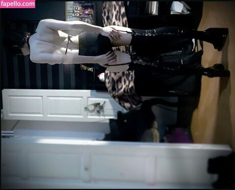 elinoiiddx actress pictures