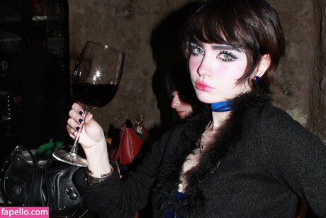 elinoiiddx model top photo