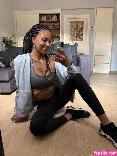 itszurihill beautiful actress image