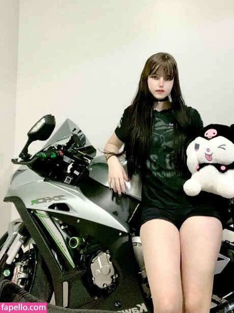 nameluaa porn model galleries