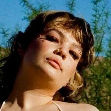 Lola Young xxx actress pics