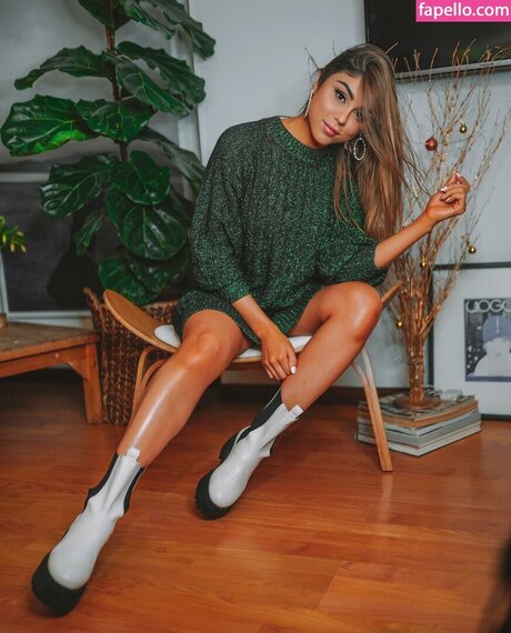 Pautips model pretty pictures