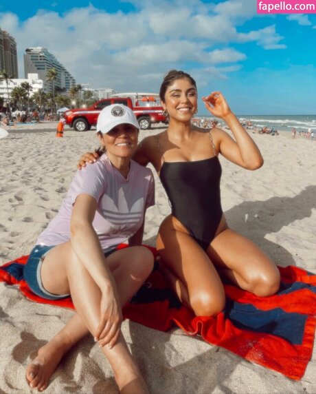 Pautips pornographic model images