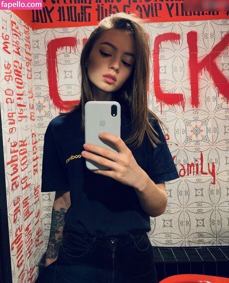 Kriss Drummer hot actress photo