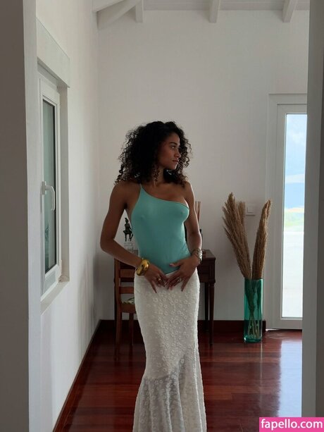 wahyne erotic actress pictures