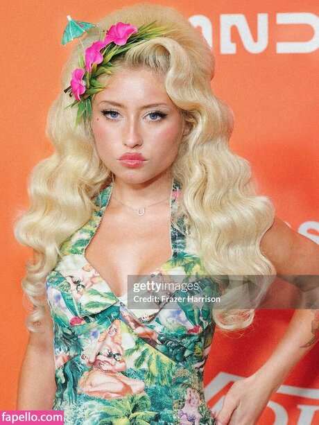 Remy Bond perfect model picture