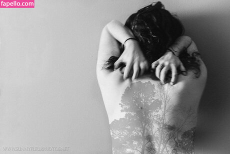 Emily Taylo model exclusive pic