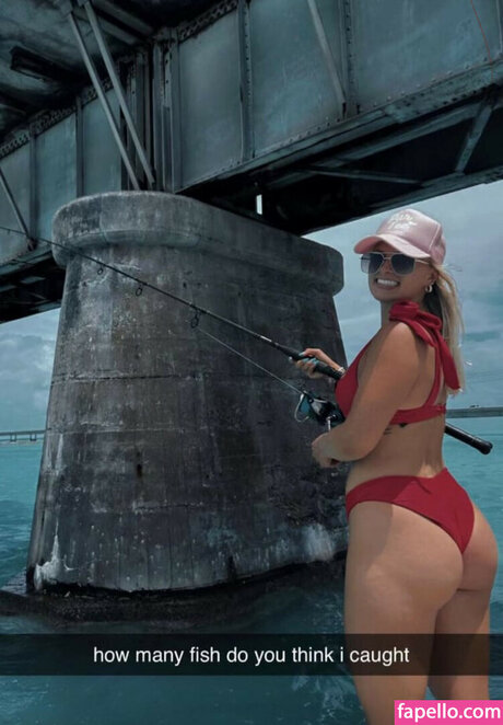 Cayla Vanderbaan naked model photos