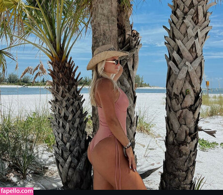 Cayla Vanderbaan star top pictures