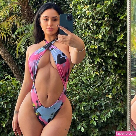 Leah Kateb star free pictures