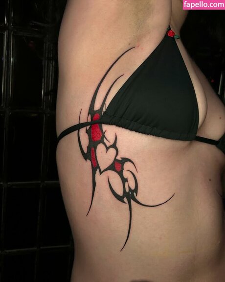 saucysphinx model nude picture