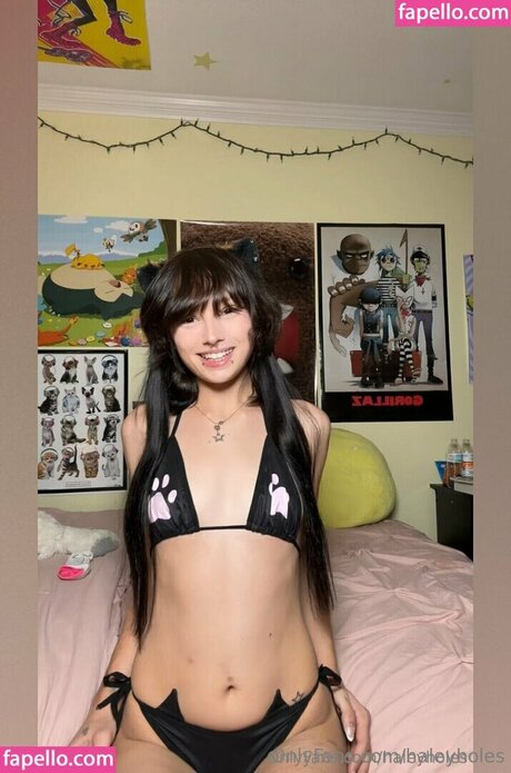 Haley Holes porn model photos