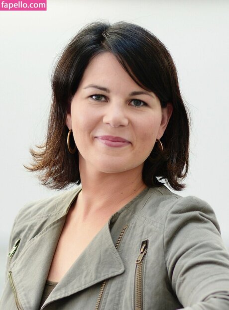 annalenabaerbock hot actress pics