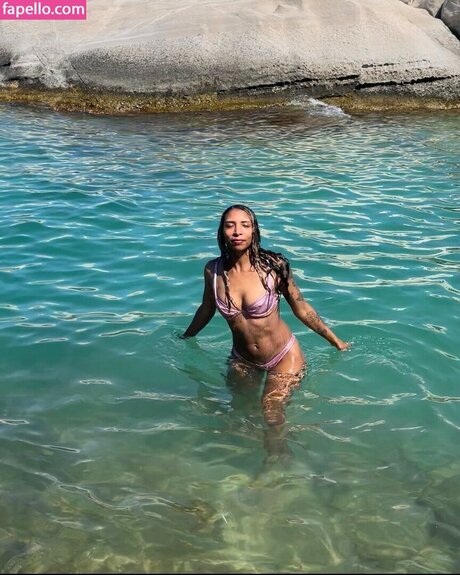 Spellling model sexy photo