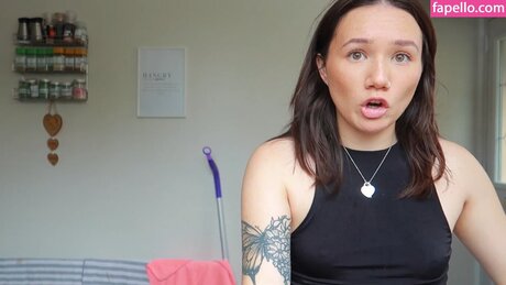 Double Take Reacts nice model pics