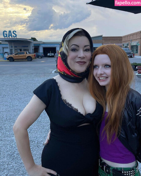 Jennifer Tilly star naked pics