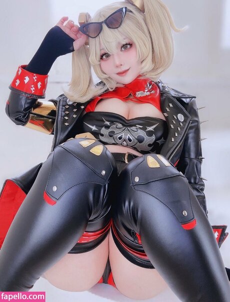 Amenemone sexy model pic