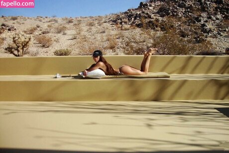 Nina Urgell Cloquell model nude pictures