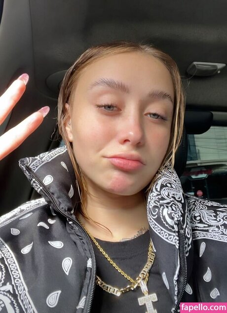 Tuli Acosta naked star photo