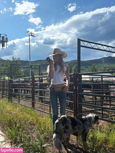 Bella Hadid Profile pic