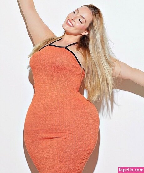 Grace Kinstler model hot images